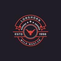 distintivo retrò vintage per mucca texas longhorn, elemento del modello di progettazione del logo della fattoria della campagna della famiglia della testa del toro occidentale del paese vettore