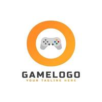 lettera iniziale o con icona della console di gioco e pixel per il concetto di logo di gioco. utilizzabile per loghi di applicazioni aziendali, tecnologiche e di avvio di giochi. vettore