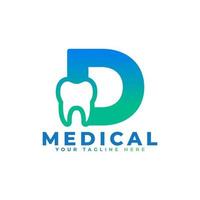 logo della clinica odontoiatrica. lettera iniziale d di forma blu collegata con il simbolo del dente all'interno. utilizzabile per dentisti, cure dentistiche e loghi medici. elemento del modello di idee per il design del logo vettoriale piatto.