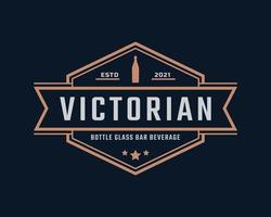 lusso vintage retro etichetta distintivo emblema floreale vittoriano bottiglia di vino vetro bar bevanda logo design ispirazione vettore
