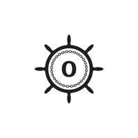 numero 0 all'interno del volante della nave e icona della catena circolare per l'ispirazione del logo nautico vettore