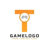 lettera iniziale t con icona della console di gioco e pixel per il concetto di logo di gioco. utilizzabile per loghi di applicazioni aziendali, tecnologiche e di avvio di giochi. vettore