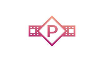 lettera iniziale p quadrato con strisce di bobina pellicola per film film cinematografia studio logo ispirazione vettore
