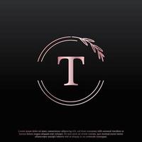 elegante logo floreale del cerchio della lettera t con linea di diramazione creativa ed elegante del monogramma della foglia e colore nero rosa. utilizzabile per loghi aziendali, moda, cosmetici, spa, scienza, medicina e natura. vettore