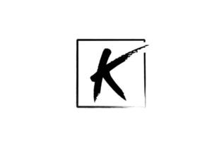 icona di logo della lettera dell'alfabeto di grunge k con quadrato. modello di design creativo per affari e società in bianco e nero vettore