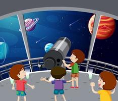un bambino che guarda il pianeta con il telescopio all'osservatorio vettore