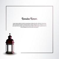 grafica vettoriale del ramadan kareem con lanterna e sfondo bianco. adatto per biglietti di auguri, sfondi e altro.