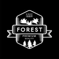 disegno grafico dell'emblema di viaggio della foresta del campo di montagna vettore