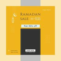 ramadan kareem post sui social media e vendita di offerte creative vettore