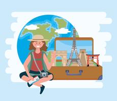 Turista femminile in cappello con la valigia con punti di riferimento vettore