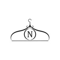 logo vettoriale di moda. logo appendiabiti. logo della lettera n. emblema del sarto. icona del guardaroba - disegno vettoriale