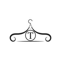 logo vettoriale di moda. logo appendiabiti. logo della lettera t. emblema del sarto. icona del guardaroba - disegno vettoriale