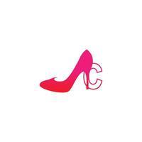 lettera c con scarpa da donna, vettore di design icona logo tacco alto
