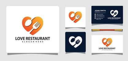 cuore con ispirazione per il design del logo del ristorante cucchiaio e forchetta vettore