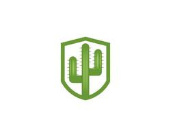 albero di cactus all'interno del logo dello scudo verde vettore