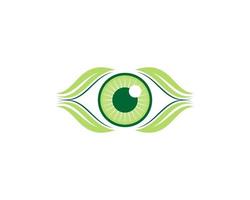 lente per occhi sani con foglia verde circostante