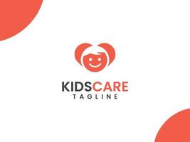 modello di logo per la cura dei bambini, logo del cuore e della faccia del bambino vettore