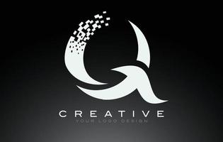 q design del logo della lettera iniziale con pixel digitali nei colori bianco e nero. vettore