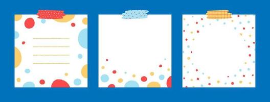 set di simpatici blocchi note a punti colorati con illustrazione vettoriale disegnata a mano con nastro adesivo. carta modello per nota adesiva, promemoria. stile cartone animato. isolato su bianco.