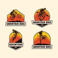 set vettore disegnato a mano avventura in discesa mountain bike logo etichetta distintivo