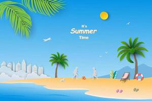 sfondo per le vacanze estive con edifici moderni, palma da cocco, vista sul mare blu e spiaggia su carta tagliata vettore