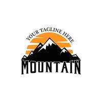 Mountain View logo disegno vettoriale all'alba per l'avventura nella natura all'aperto