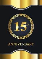 Celebrazione del 15° anniversario. modello di celebrazione di lusso con decorazioni dorate su sfondo nero. elegante modello vettoriale per biglietti d'invito, feste, biglietti di auguri e altro.