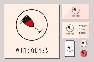 bicchiere di vino sul cerchio per l'ispirazione del design del logo vettore