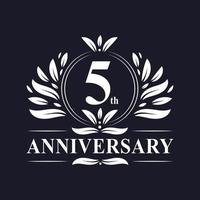 Logo dell'anniversario di 5 anni, lussuosa celebrazione del design del 5° anniversario. vettore