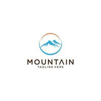 paesaggio minimalista colline, cime montuose fiume torrente semplice logo design vettore
