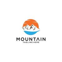 paesaggio minimalista colline, cime montuose fiume torrente semplice logo design vettore