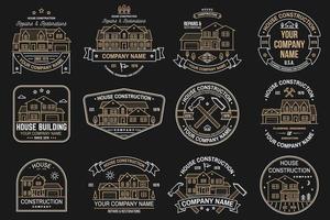 identità della società di costruzioni di case con casa americana suburbana. illustrazione vettoriale. badge a linea sottile, segno per attività legate a società immobiliari, edili e di costruzione. vettore