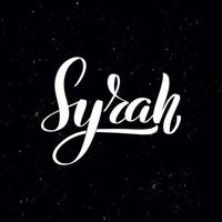 lavagna lavagna scritta syrah. testo calligrafico scritto a mano, gesso su una lavagna, illustrazione vettoriale. saluti per logo, badge, icona. vettore