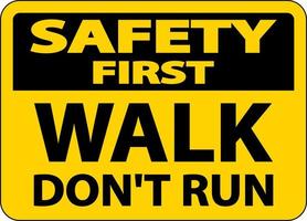 sicurezza prima passeggiata non eseguire segno su sfondo bianco vettore