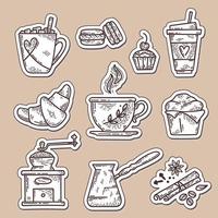 set di adesivi per caffè. collezione di caffè disegnati a mano. illustrazione dello schizzo vettoriale con tazza, cezve, spezie, macinacaffè, croissant e altri dessert