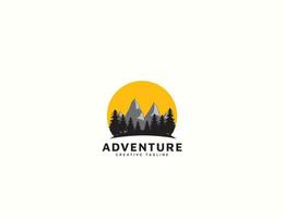 design del logo dell'avventura in montagna del paesaggio vettore