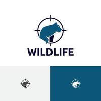 logo del bersaglio del cacciatore di tiro di animali della tigre di protezione della fauna selvatica vettore