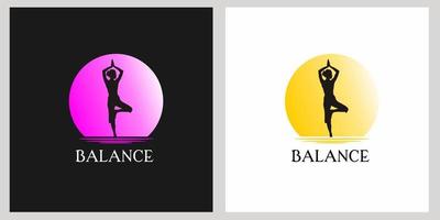 logo yoga con illustrazione della donna silhouette che fa yoga si muove dietro l'alba. vettore