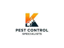 lettera iniziale k logo per il controllo dei parassiti con combinazione di forme di silhouette di insetti. vettore