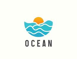 design del logo del tramonto sull'oceano vettore