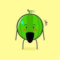 simpatico personaggio di anguria con espressione scioccata e bocca aperta. verde e giallo. adatto per emoticon, logo, mascotte o adesivo vettore