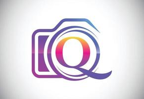 lettera del monogramma q iniziale con l'icona di una fotocamera. logo per attività di fotografia e identità aziendale vettore