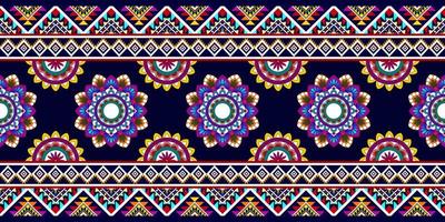 ikat mandala geometrica astratta design etnico senza cuciture. tappeto in tessuto azteco ornamenti mandala decorazioni tessili carta da parati. tribale boho mandala nativi turchia ricamo tradizionale vettore