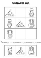 gioco di sudoku per bambini con elementi da campeggio in bianco e nero. vettore