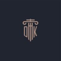 ok logo iniziale monogramma con design in stile pilastro per studio legale e società di giustizia vettore