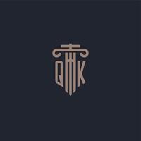 qk logo iniziale monogramma con design in stile pilastro per studio legale e società di giustizia vettore