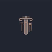 tm logo iniziale monogramma con design in stile pilastro per studio legale e società di giustizia vettore