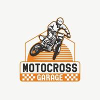 distintivo del logo del club di avventura di motocross disegnato a mano vettore