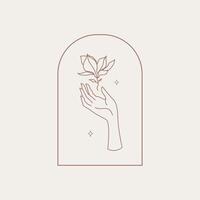 mano femminile con fiore di magnolia, illustrazione vettoriale del logo modello in stile line art. simboli femminili per cosmetici alla moda per la cura della pelle