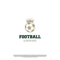 design del logo del calcio di lusso su sfondo isolato, concetto di logo del re del calcio dorato vettore